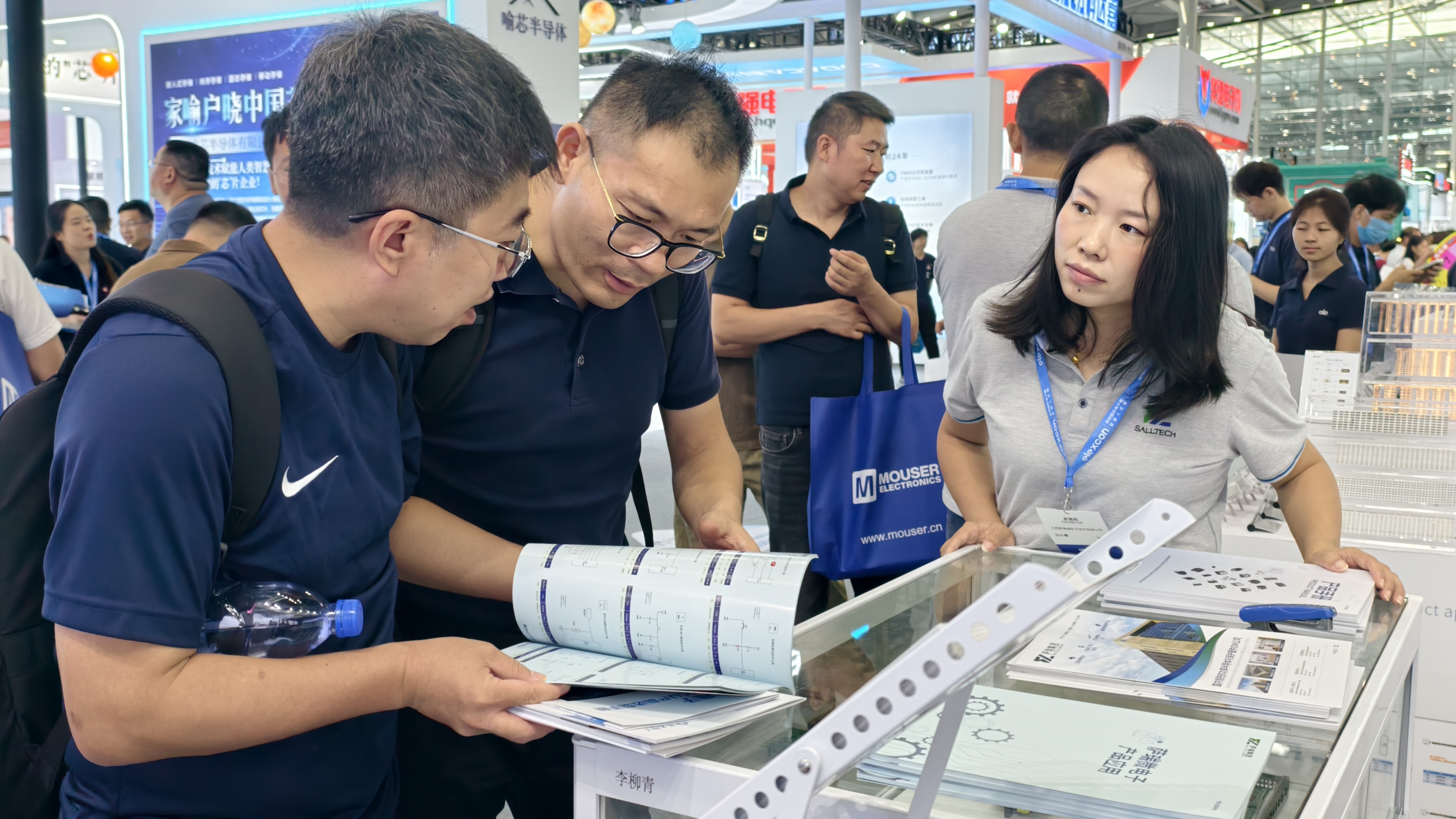 荣耀收官！江西xingkong星空微电子闪耀 2025 深圳电子展并荣获年度大奖